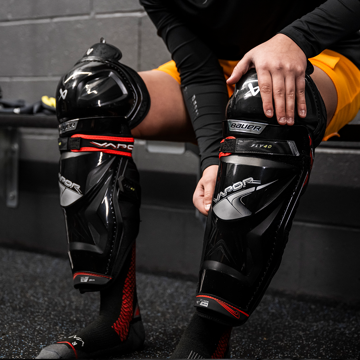 BAUER VAPOR FLY40 SHIN GUARD INTERMEDIATE
