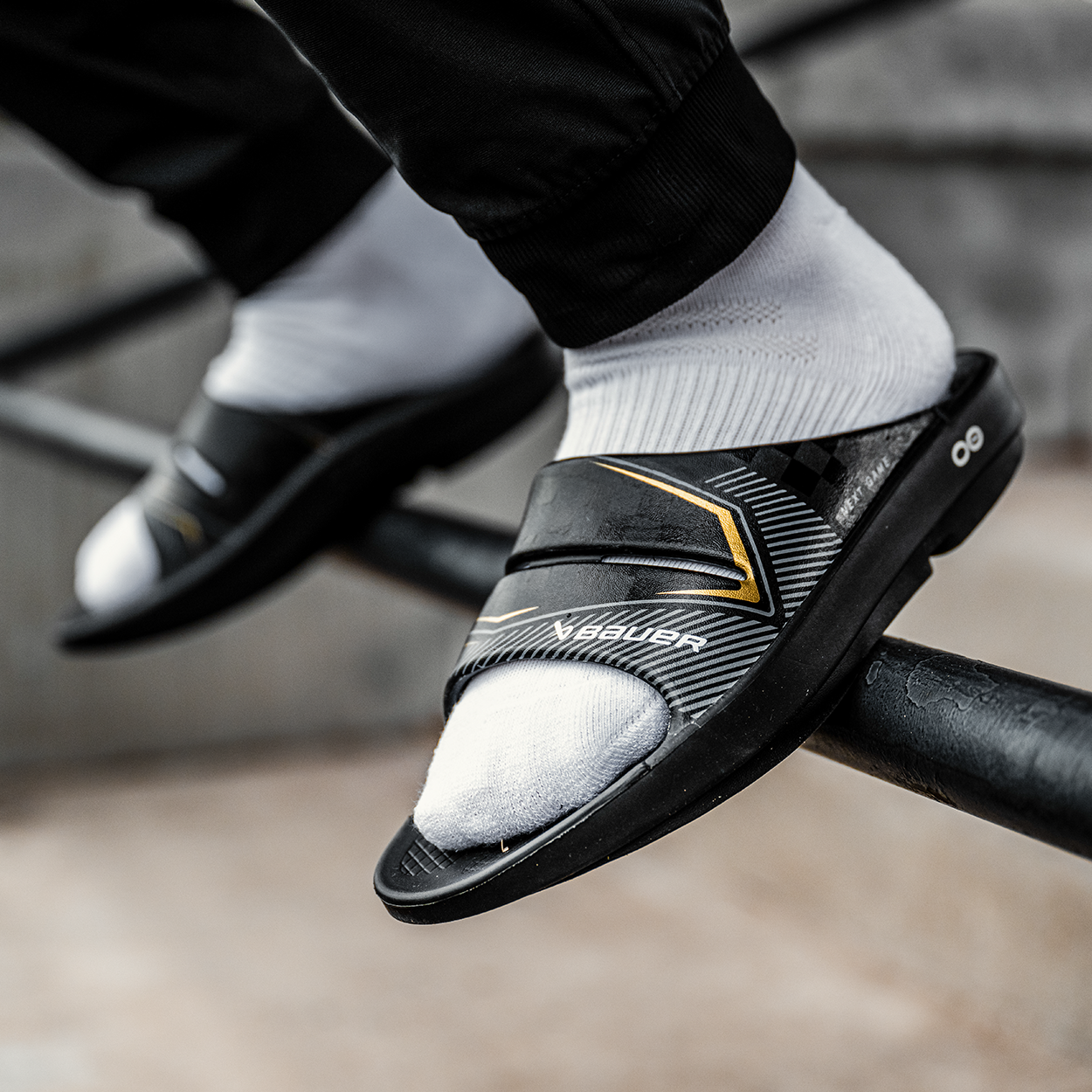 Oofos sport online slide sandal