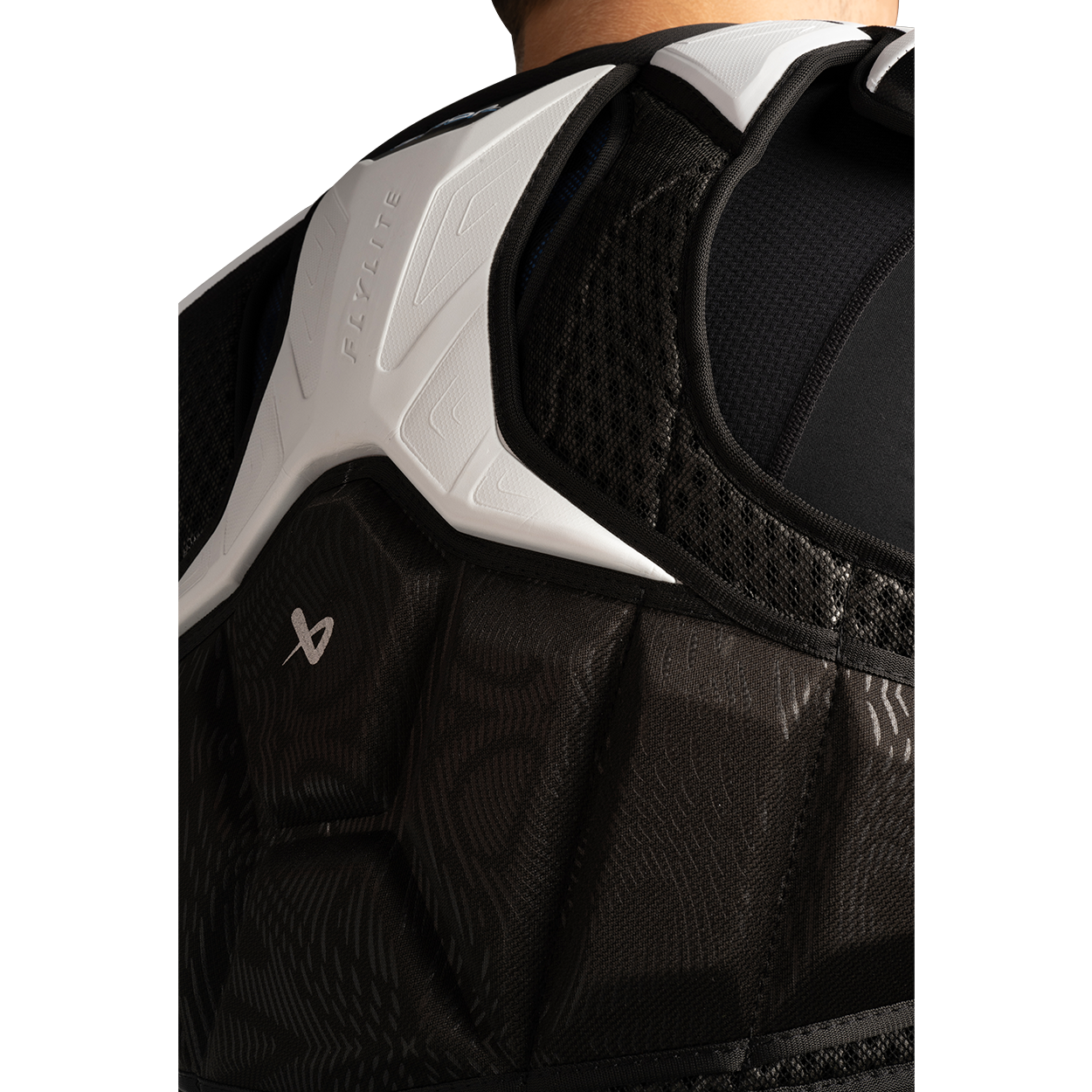 BAUER VAPOR FLYLITE SHOULDER PAD INTERMEDIATE