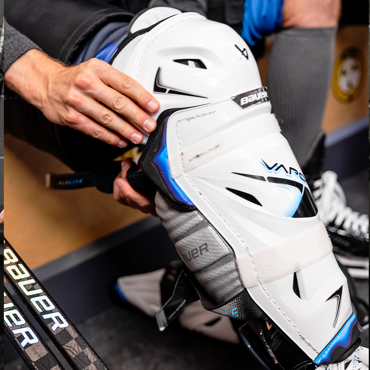 BAUER VAPOR FLYLITE SHIN GUARD SENIOR