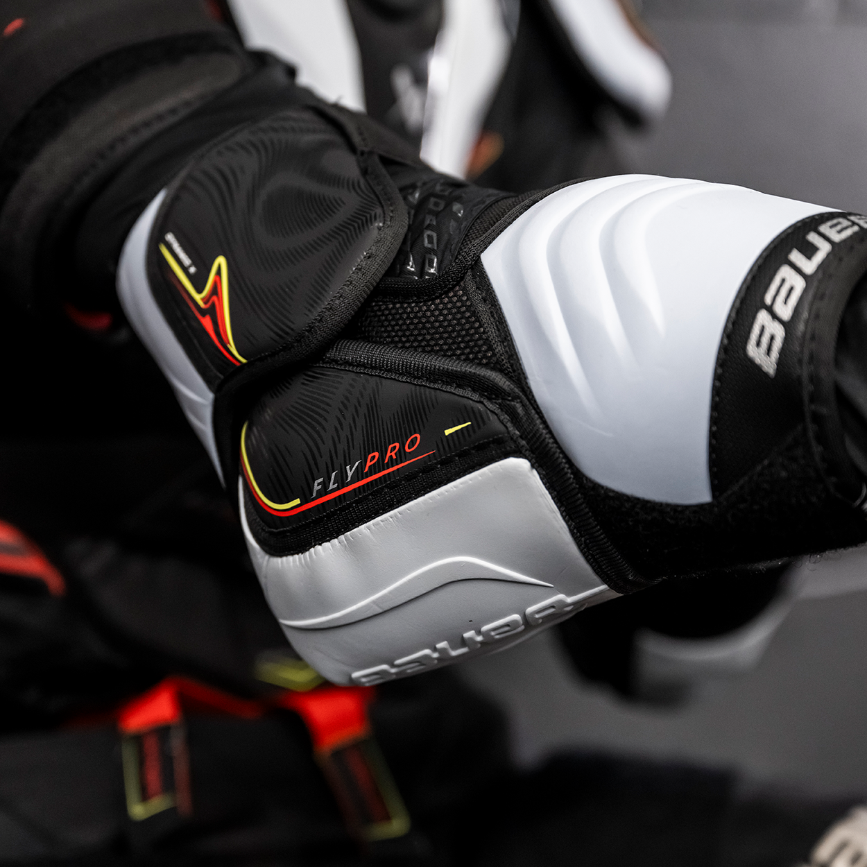 BAUER VAPOR FLYPRO ELBOW PAD SENIOR