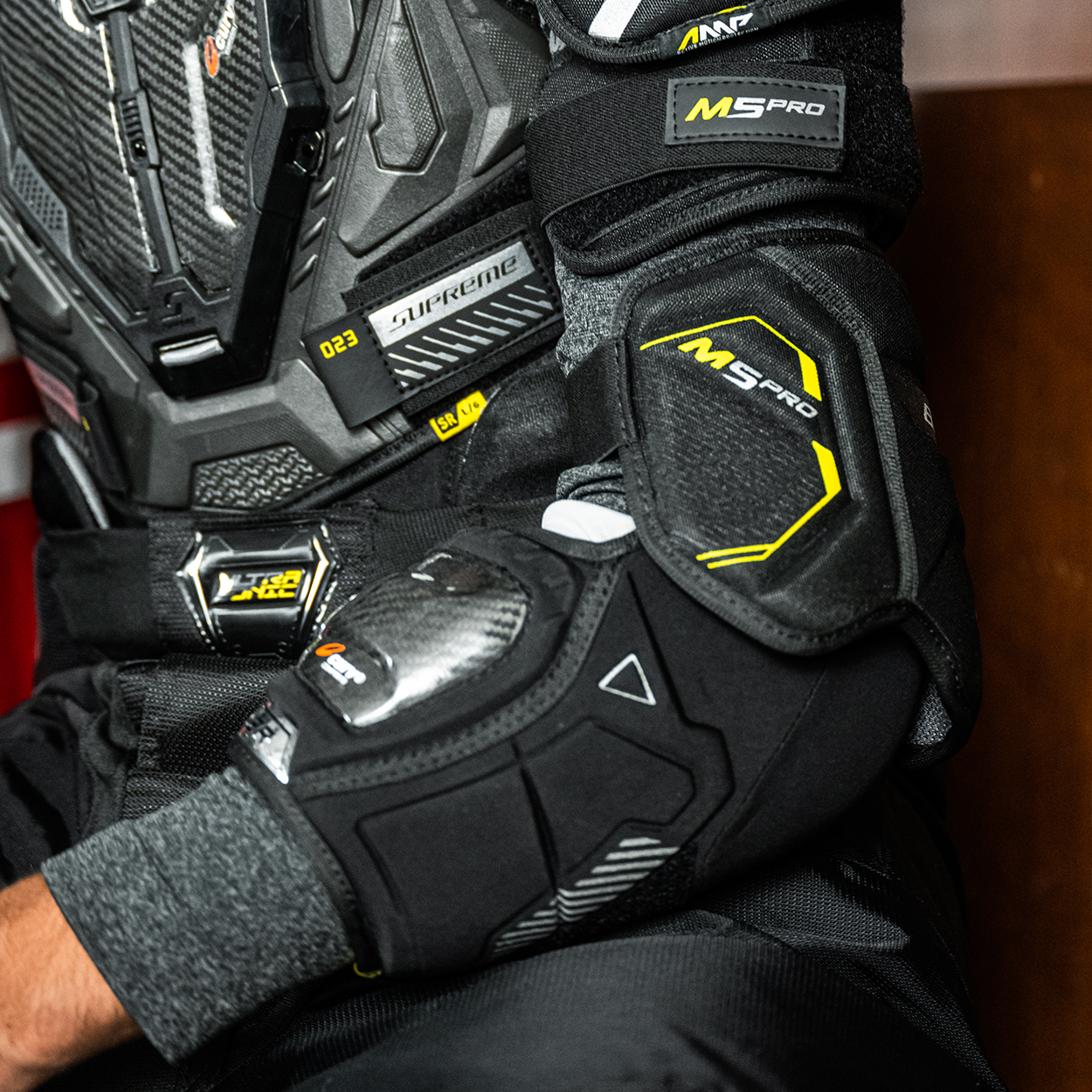 BAUER エルボー S23 シュープリーム M5 PRO インター アイス